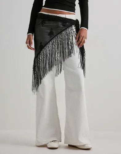 Nelly - Svart - Overlayer Fringe Skirt