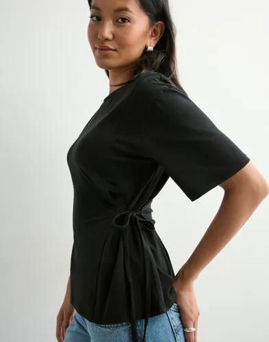 Nelly - Svart - Tie Waist Tee 