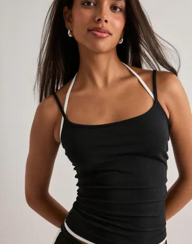 Nelly - Svart - Contrast Layer Singlet 