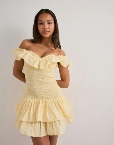 Nelly - Gul - Smock Flounce Dress 