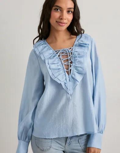 Neo Noir - Blå - Katarina Crepe Ruffle Blouse