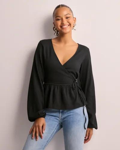 Nelly - Svart - Cute Wrap Top