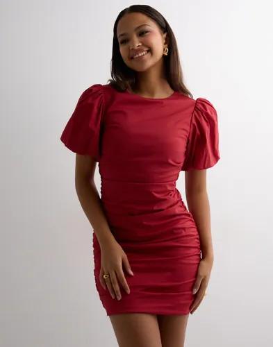 Nelly - Röd - The Cutest Ruched Dress