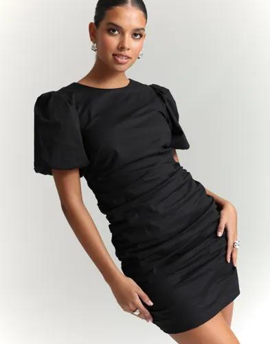 Nelly - Svart - The Cutest Ruched Dress