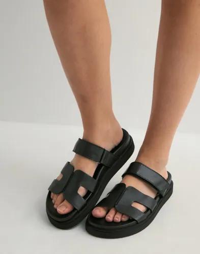 Pavement - Svart - Maru Sandals