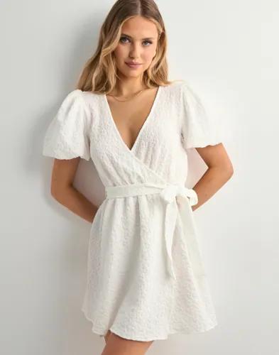 Nelly - Vit - Fancy Wrap Dress 