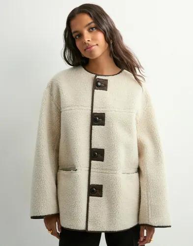 Pieces - Beige - Pcjulie Reversible Teddy Brushed Jacket 
