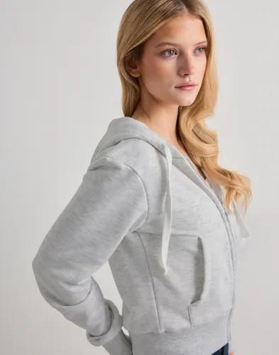 Nelly - Grå - Elevated Zip Hoodie 
