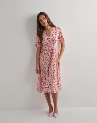 Pieces - Blommig - Pctala Ss Midi Dress Noos Bc 