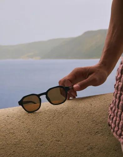 A.Kjærbede Zan Runda solglasögon Svart