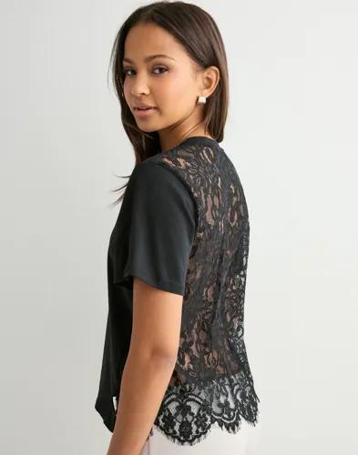 Nelly - Svart - Lace Back Tee 