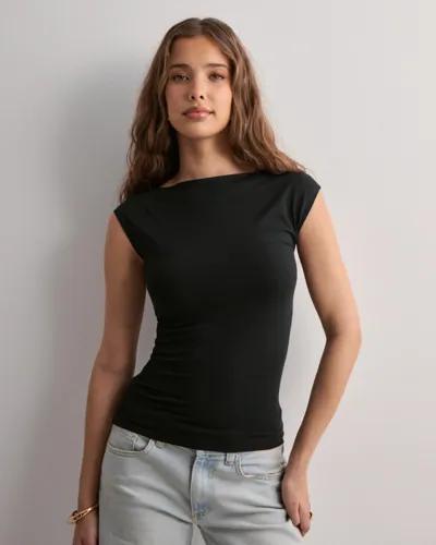 Nelly - Svart - Perfect Soft Top 
