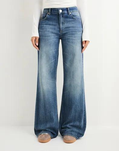 Nelly - Blå - Loose Flare Jeans 