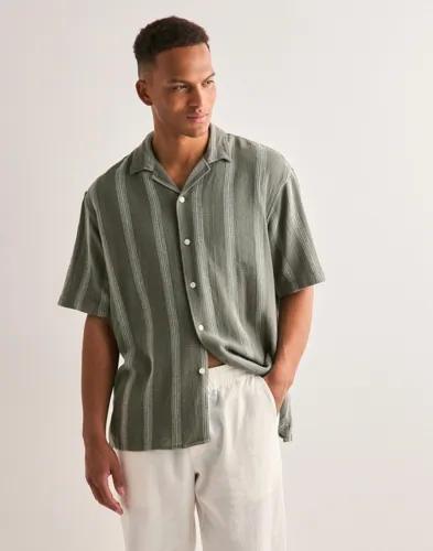 Selected Men Slhrelax-Sal Shirt Ss Resort Randiga skjortor Grön 