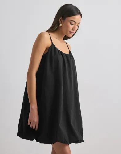 Only - Svart - Onlfiru Strap Short Balloon Dress W 