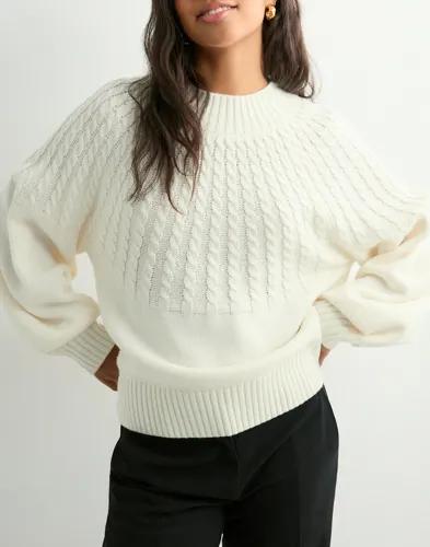 Nelly - Vit - Round Braided Knit Sweater 