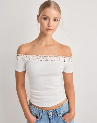 Nelly - Vit - Crochet Shoulder Top 