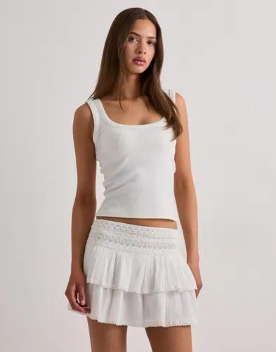 Nelly - Vit - Sweet Detail Skirt 