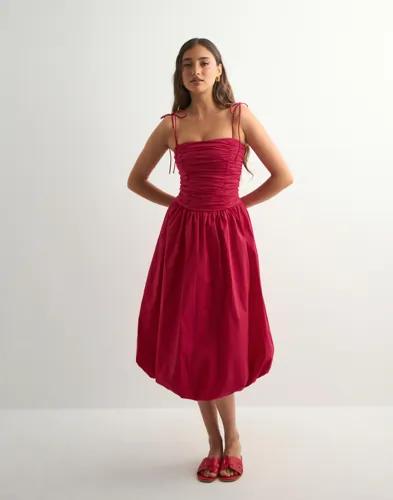 Nelly - Röd - Tied Balloon Dress 