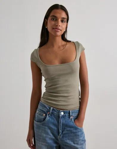 Nelly - Grön - Perfect Basic Short Sleeve Top 