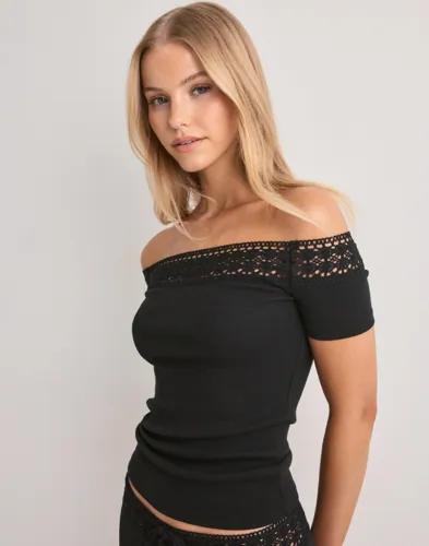 Nelly - Svart - Crochet Shoulder Top 
