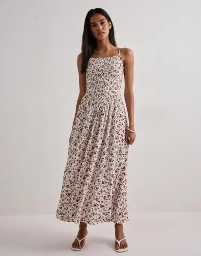 Se topplista för Klänningar