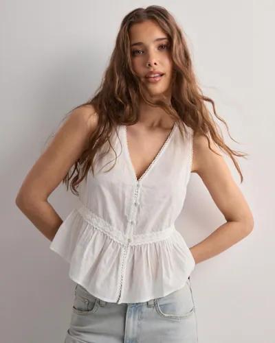 Nelly - Vit - Effortless Lace Top 