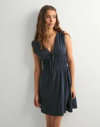 Only - Blå - Onlfeline Life Sl V-Neck Dress Wvn 