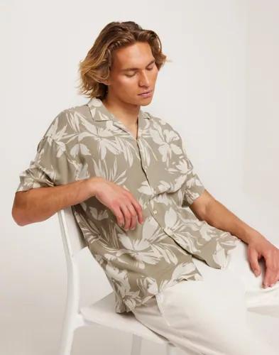 Jack & Jones Jjejeff Aop Resort Shirt Ss Sn Mönstrade skjortor Beige 