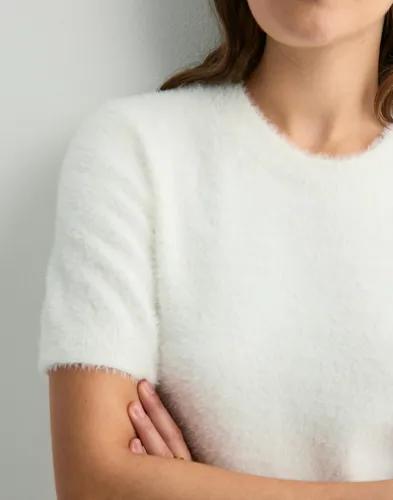 Nelly - Vit - Fuzzy Knit Top