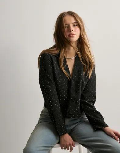 JDY - Svart - Jdyemma L/S Collar Top Wvn 