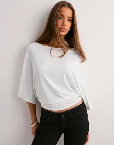 Nelly - Vit - Perfect Poncho Top
